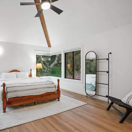 Rent this 4 bed house on Glen Ellen in CA, 95442