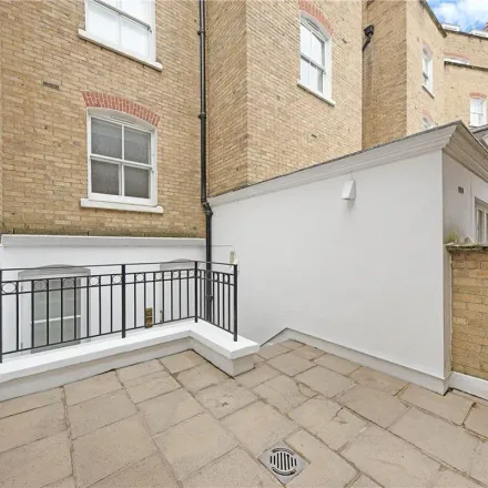 Rent this 3 bed apartment on 8 Observatory Gardens in London, W8 7HY