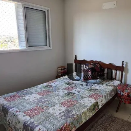 Rent this 2 bed apartment on Rua Olympio Theodoro in Universidade, Londrina - PR