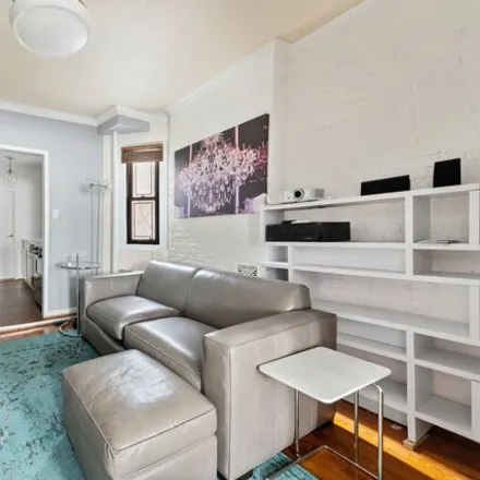 Image 3 - 220 East 82nd Street, New York, NY 10028, USA - Apartment for rent