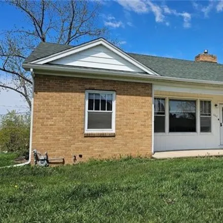 Buy this 3 bed house on 1677 8th Street Southwest in Cedar Rapids, IA 52404