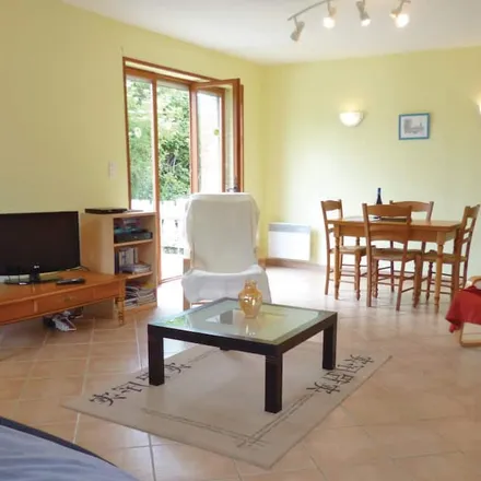 Rent this 2 bed house on Rue des Carrieres in 50480 Carentan-les-Marais, France