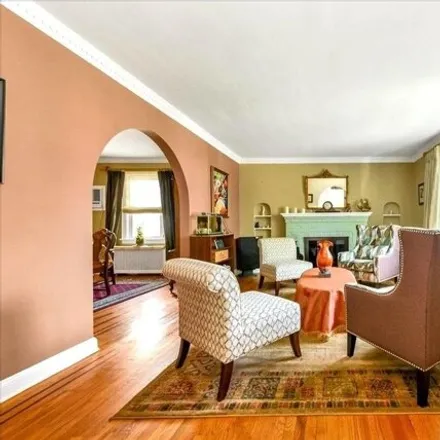 Image 3 - 33-30 149th Place, New York, NY 11354, USA - House for sale