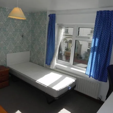 Rent this 1 bed room on The Kings Head in 25-27 Kings's Road, Guildford