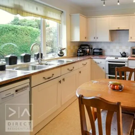 Image 6 - Quennell Close, Ashtead, KT21 2AW, United Kingdom - House for rent