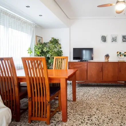 Rent this 3 bed apartment on Plaça Espanya in Gran Via de Ramón y Cajal, 46007 Valencia