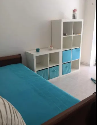 Rent this 2 bed room on Rua Doutor António José de Almeida in Oeiras, Portugal