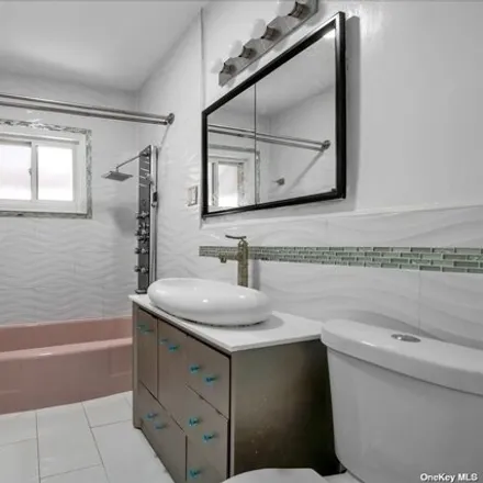 Image 7 - 326 East 92nd Street, New York, NY 11212, USA - House for sale