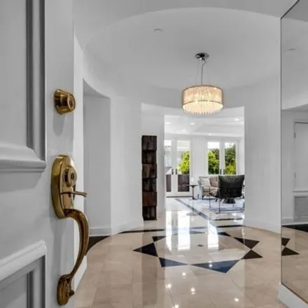 Image 2 - 109 North Almont Drive, Beverly Hills, CA 90211, USA - Condo for sale