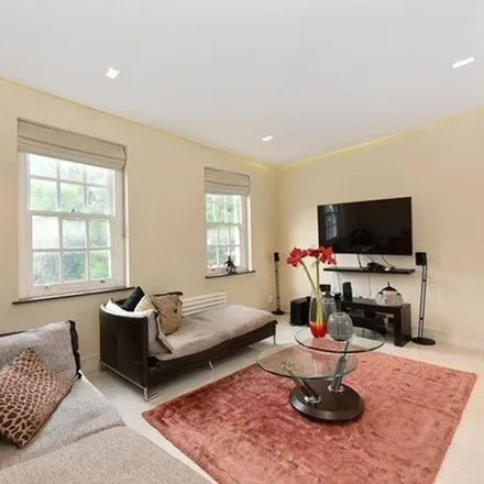 Rent this 4 bed townhouse on Queenswood in 15 Battersea Square, London
