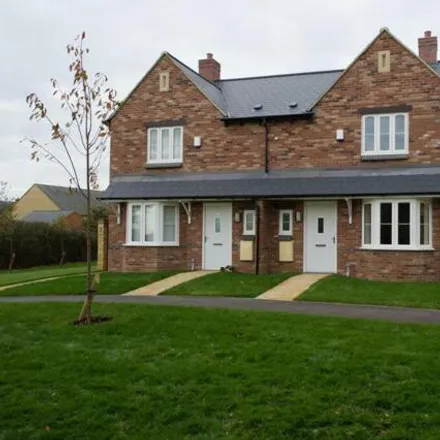 Rent this 3 bed duplex on Old Woodstock Line Nature Reserve in Budds Close, Woodstock
