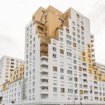 Rent this 2 bed apartment on 15 Boulevard des Champs-Élysées in 91000 Évry-Courcouronnes, France