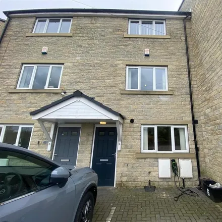 Rent this 3 bed townhouse on 4 Town View in Rastrick, HD6 3BX