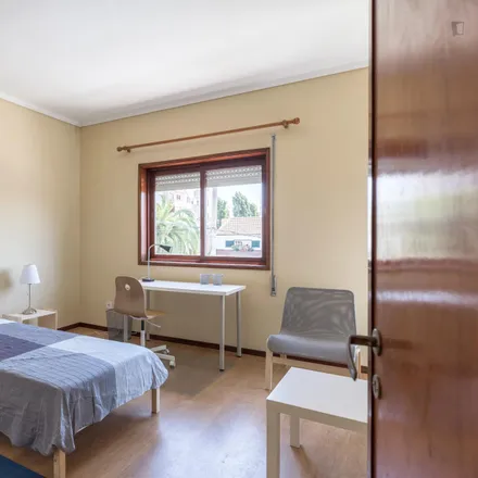 Rent this 4 bed room on Rua de Damão in 4465-092 Matosinhos, Portugal