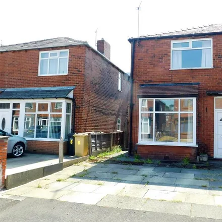 Rent this 3 bed duplex on Kingston Avenue in Bolton, BL2 2QY