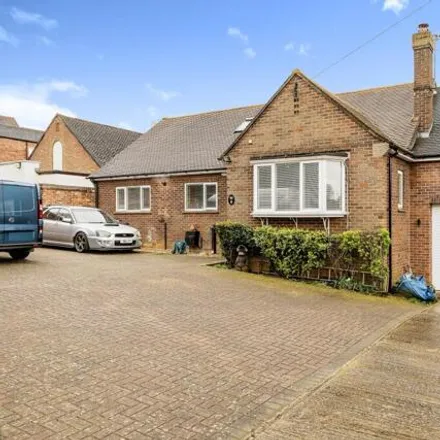 Buy this 5 bed house on Beargarden Road in Banbury, OX16 9PJ