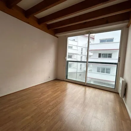 Rent this 3 bed apartment on Hôtel de ville in Place Camille Jullian, 64500 Ciboure