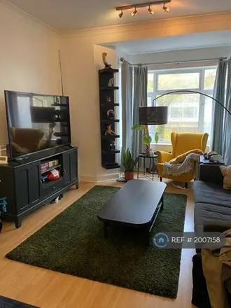 Rent this 3 bed apartment on 31 Fitzhamon Embankment in Cardiff, CF11 6AN