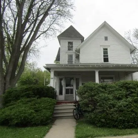 Buy this 5 bed house on 305 North Hickory Street in Owosso, MI 48867