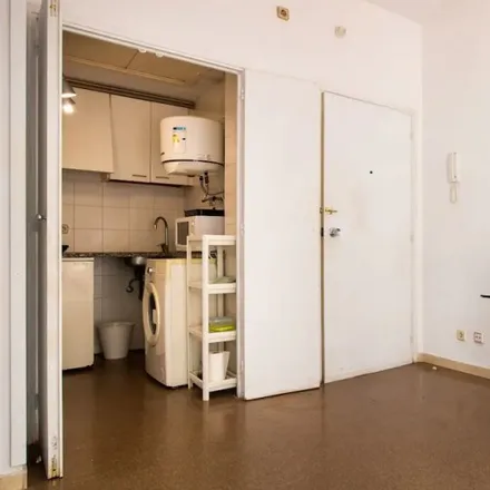 Rent this studio apartment on Avinguda de Sarrià in 43, 08001 Barcelona
