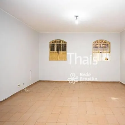 Image 1 - Drogaria Júnior, QR 5 Conjunto A, Candangolândia - Federal District, 70610-100, Brazil - House for rent