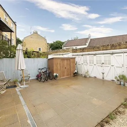 Rent this 4 bed townhouse on Eveleigh Avenue in Bath, BA1 7HZ