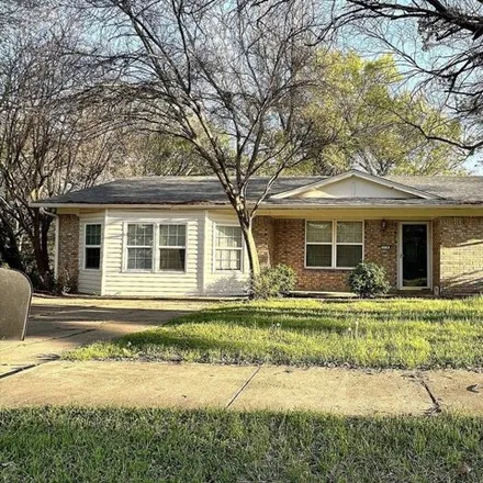 Rent this 4 bed house on 318 Kansas Street in Sherman, TX 75090