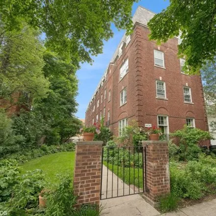 Buy this 2 bed condo on 332 Wesley Ave Apt 2B in Oak Park, Illinois