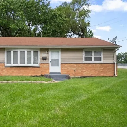 Buy this 3 bed house on 1595 Clover Lane in Florissant, MO 63031