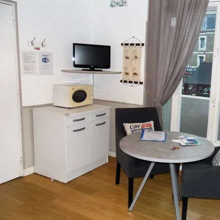Image 8 - 35400 Saint-Malo, France - Apartment for rent