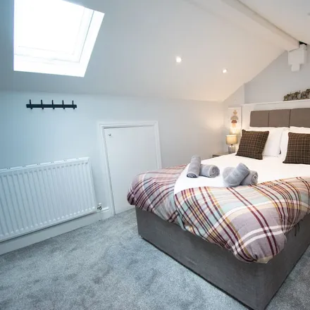 Rent this 3 bed house on Oldham in OL2 6XF, United Kingdom