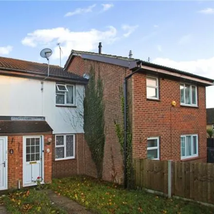 Rent this 3 bed townhouse on Gainsborough Drive in Houghton Regis, LU5 5SX