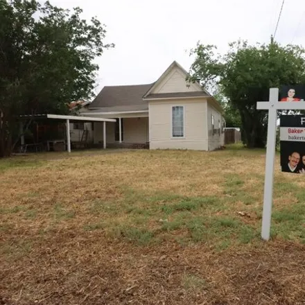 Buy this 2 bed house on 722 West Valley Street in Eastland, TX 76448