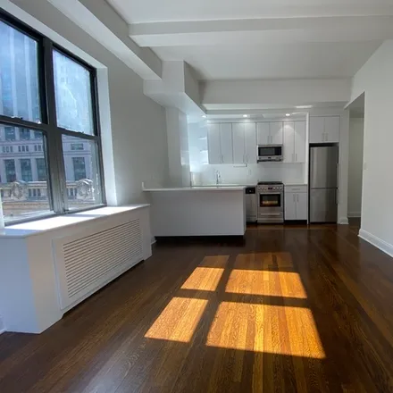Image 3 - 140 East 46th, Unit 2S - Apartment for rent