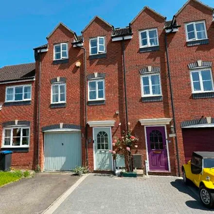 Buy this 3 bed townhouse on Glendower Approach in Warwick, CV34 6ET