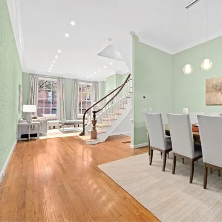 Image 4 - 249 East 71st Street, New York, NY 10021, USA - House for sale