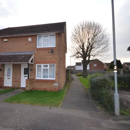 Rent this 2 bed duplex on Barnsbury Gardens in Newport Pagnell, MK16 0PJ