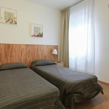 Rent this 5 bed room on Via Negroli 23 in 20133 Milan MI, Italy