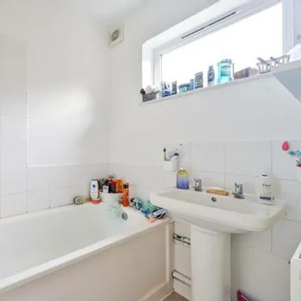 Image 7 - 29 Birch Close, London, E16 4QW, United Kingdom - House for sale