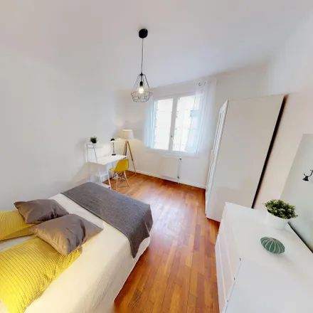 Rent this 3 bed room on 218 Grande Rue de la Guillotière in 69007 Lyon 7e Arrondissement, France