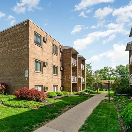 Buy this 2 bed condo on 3492 Westwood Northern Boulevard in Cheviot, Hamilton County