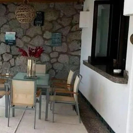 Buy this 4 bed house on James Cook in Balcones de Costa Azul, 39300 Acapulco