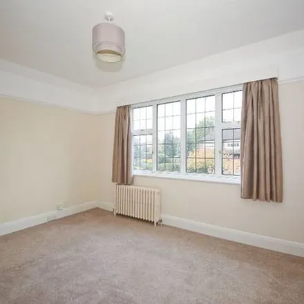 Image 5 - Marlborough Crescent, Riverhead, TN13 2HW, United Kingdom - Apartment for rent