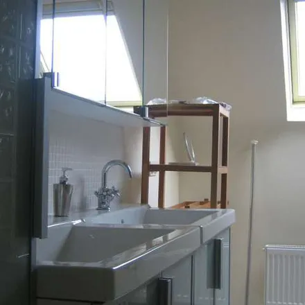 Rent this 2 bed apartment on Rue du Grand Duc - Groothertogstraat 30 in 1040 Etterbeek, Belgium