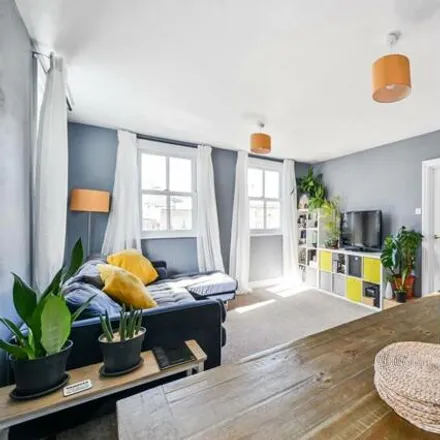 Image 4 - 17 Stepney Green, London, E1 3JU, United Kingdom - Apartment for sale