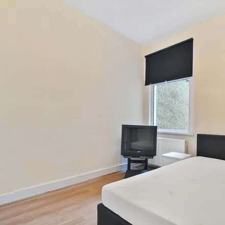 Image 7 - Broomsleigh Street, London, NW6 1QQ, United Kingdom - Townhouse for rent