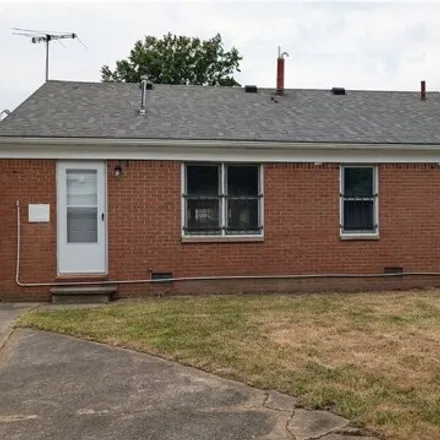 Image 5 - 3971 E 183rd St, Cleveland, Ohio, 44122 - House for sale