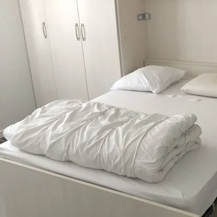 Rent this 3 bed house on 74410 Saint-Jorioz