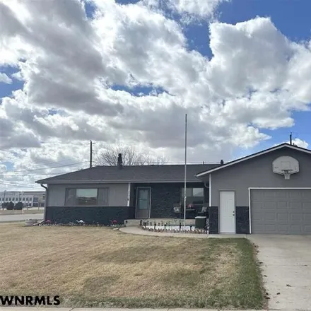 Buy this 4 bed house on 1901 East 27th Street in Scottsbluff, NE 69361