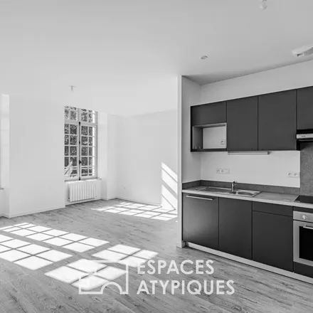 Rent this 4 bed apartment on 8 Rue Montoir Poissonnerie in 14000 Caen, France